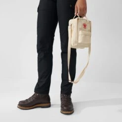 FJÄLLRÄVEN KÅNKEN SLING Unisex - Umhängetasche -Rausgehen 5637944317 h kanken sling fjaellraeven 24 1